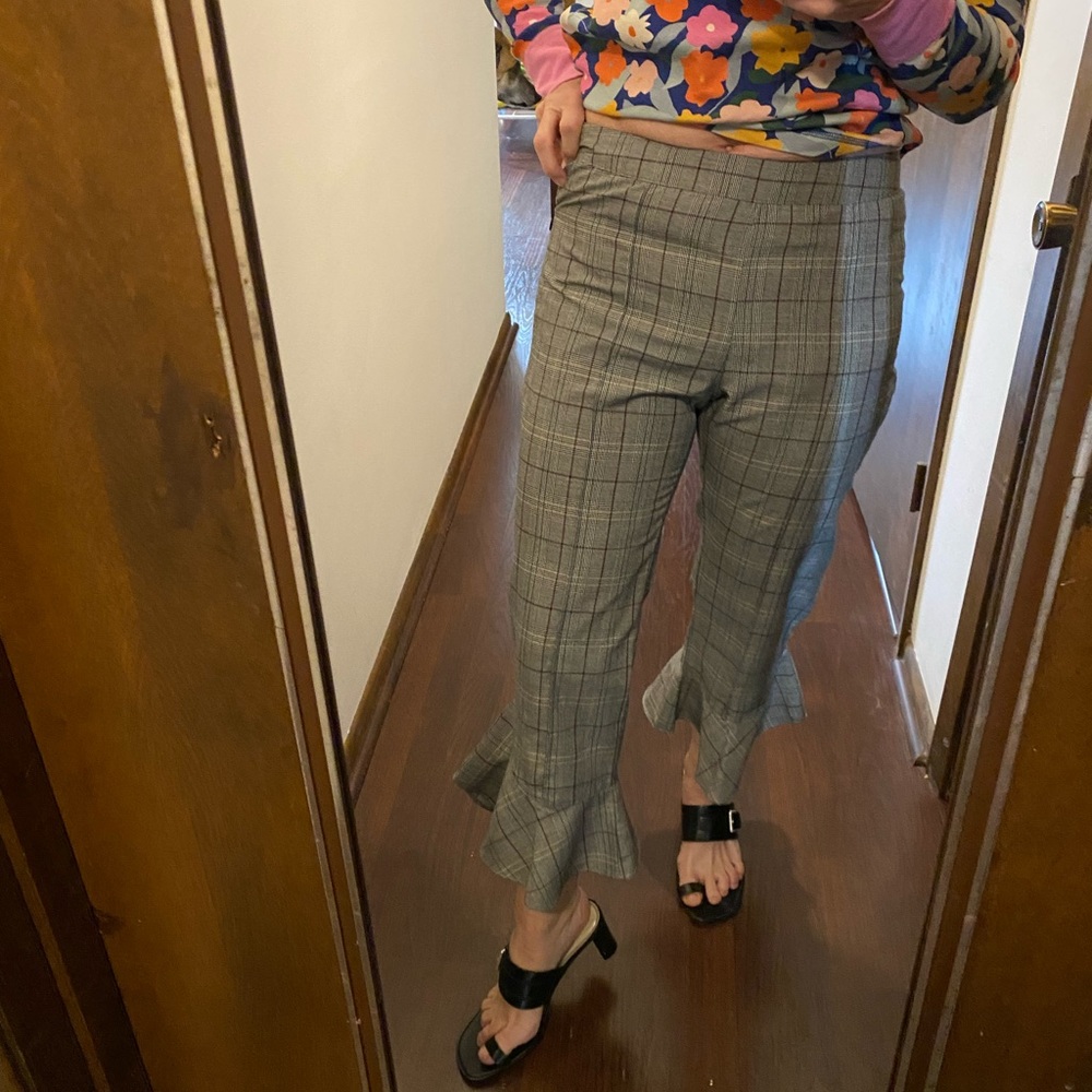 RO&DE plaid capri slacks with major flair at leg hems. Size US medium (M). Fun!!